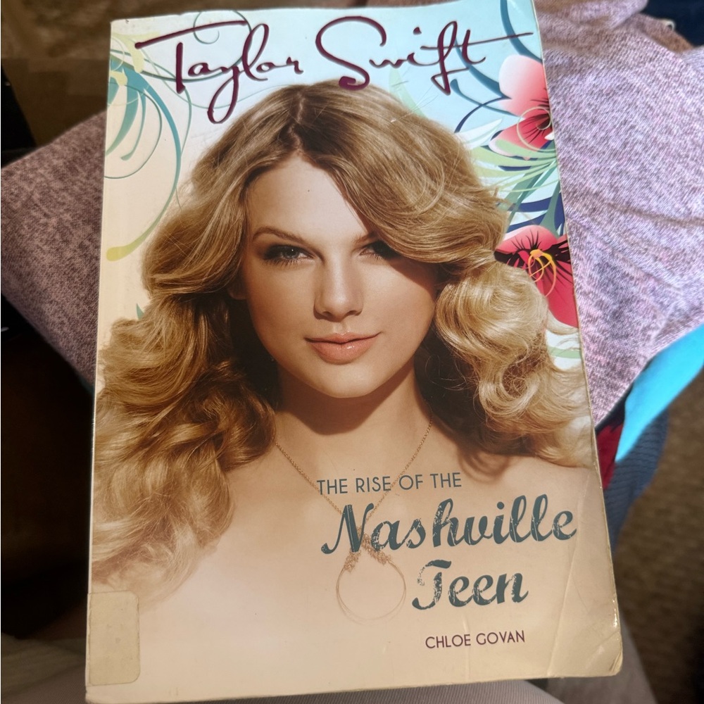 Taylor Swift: The Rise of the Nashville Teen Book